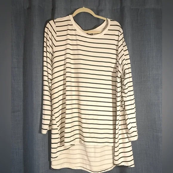 Butter Knit Top | Pleat Back | High/Low - Picture 1 of 3